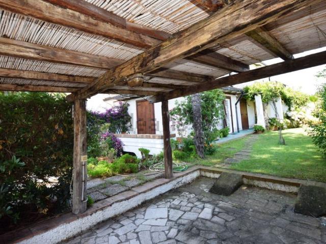 Case e ville in vendita di 240 m² in Strada Provinciale 87, 115