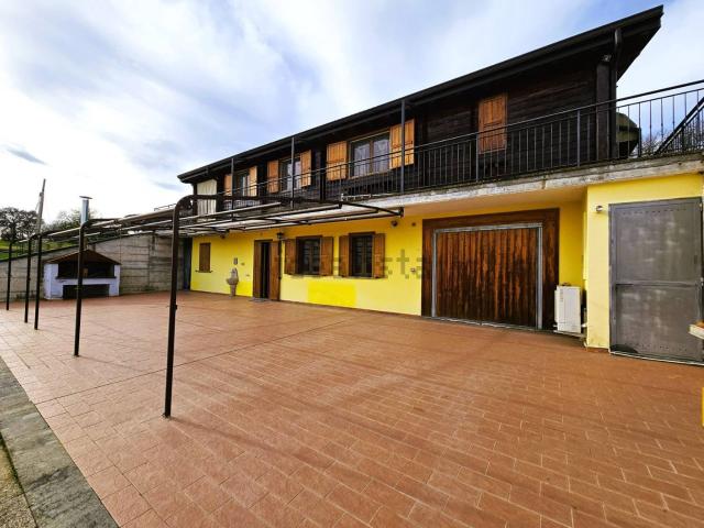 Case e ville in vendita di 240 m² in Strada Teverina, 5