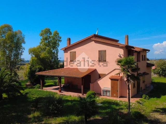 Case e ville in vendita di 240 m² in Strada Vitellonara