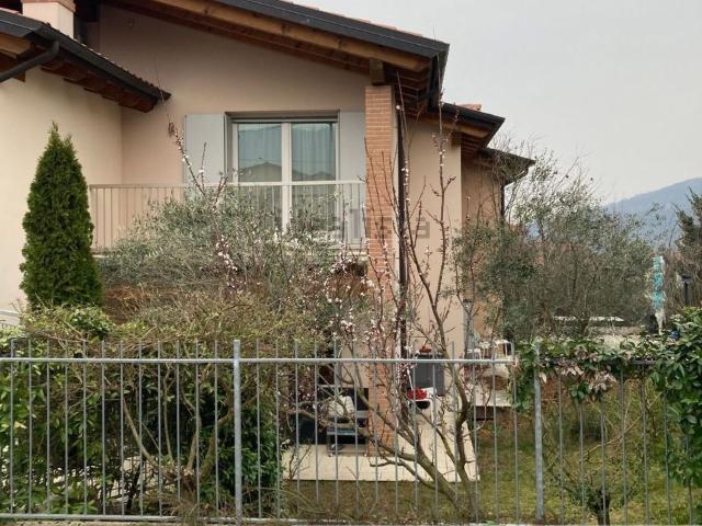 Case e ville in vendita di 241 m²