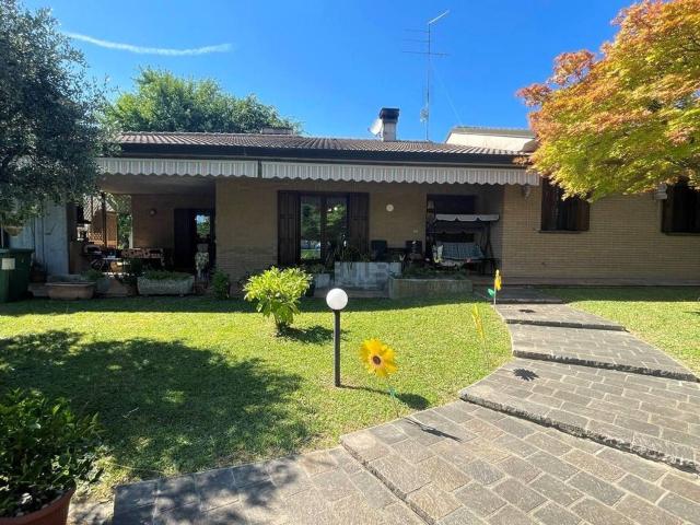 Case e ville in vendita di 241 m²