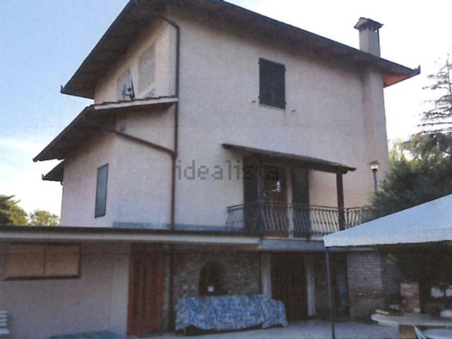 Case e ville in vendita di 241 m² in Via Cassia