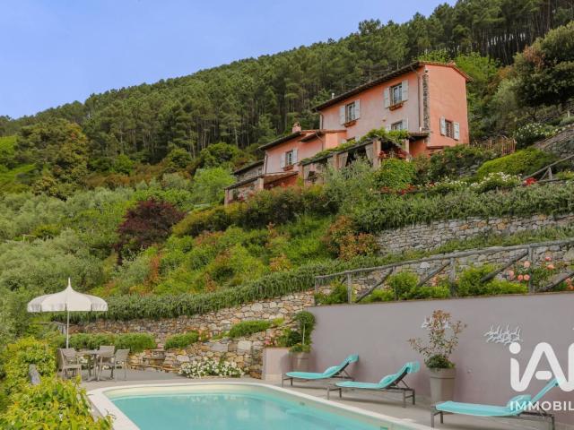 Case e ville in vendita di 241 m² in Via Cima alla Serra