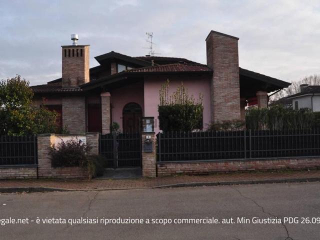 Case e ville in vendita di 241 m² in Via Ampere/, 9