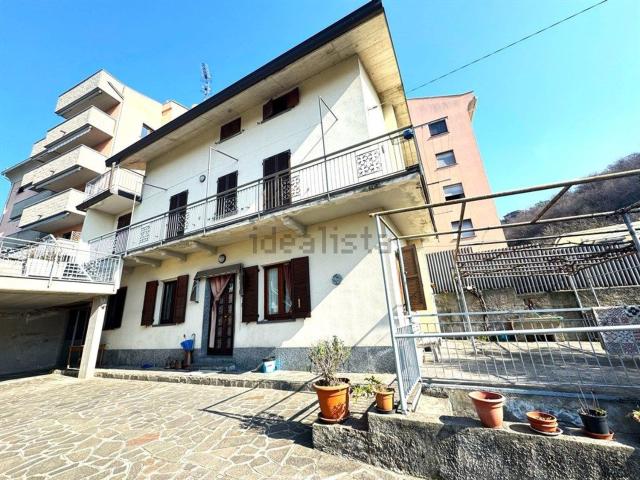 Case e ville in vendita di 241 m² in Via Mandamentale