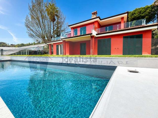 Case e ville in vendita di 241 m² in Strada Noci, 119