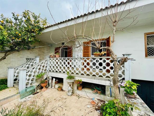 Case e ville in vendita di 242 m²