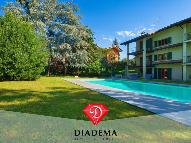 Case e ville in vendita di 242 m²