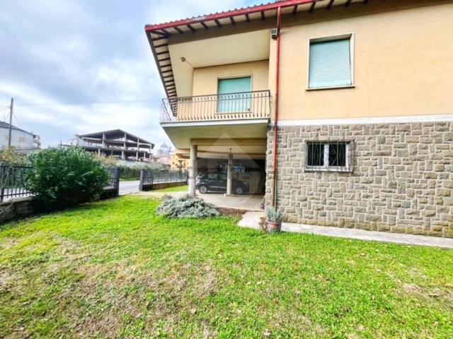 Case e ville in vendita di 242 m²