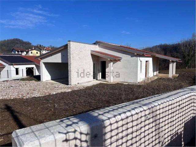 Case e ville in vendita di 242 m²