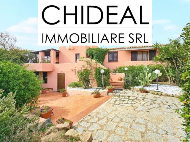Case e ville in vendita di 242 m² in Via Capo Testa, 2