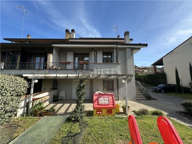 Case e ville in vendita di 242 m² in Via Chiantigiana