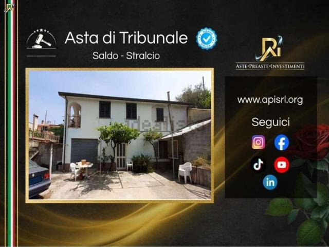 Case e ville in vendita di 242 m² in Via Giorgio Amendola, 16