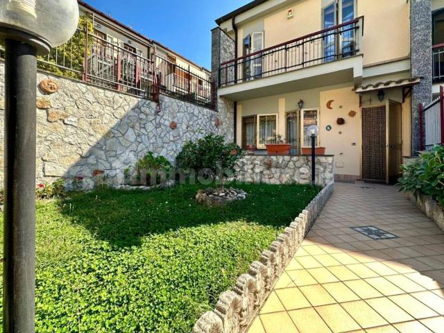 Case e ville in vendita di 242 m² in Via della Cunetta, 1