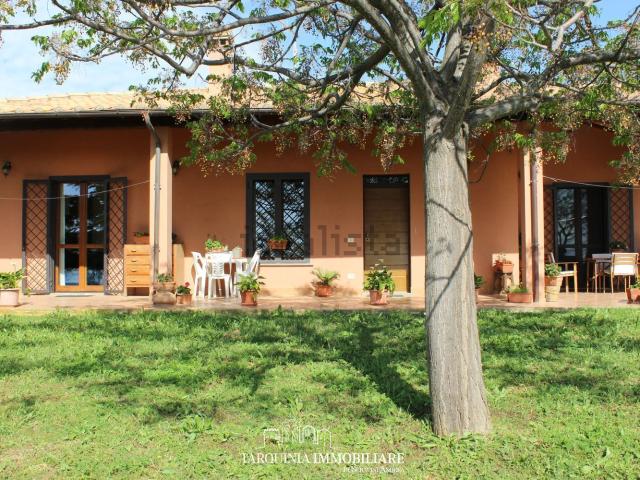 Case e ville in vendita di 242 m² in Borgo dell&apos argento