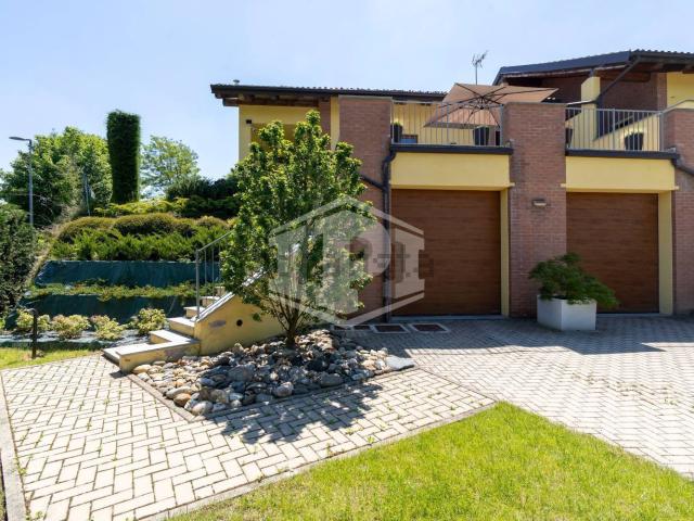 Case e ville in vendita di 242 m² in Strada Tetti None, 5