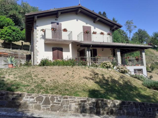 Case e ville in vendita di 243 m²