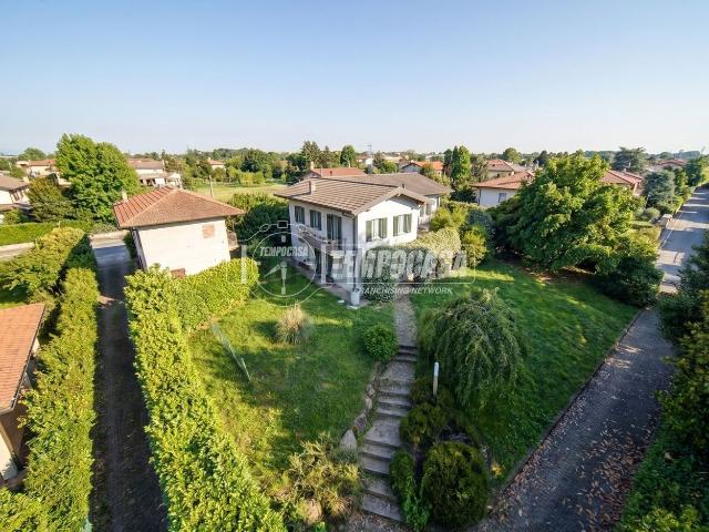Case e ville in vendita di 243 m² in Via Golasecca