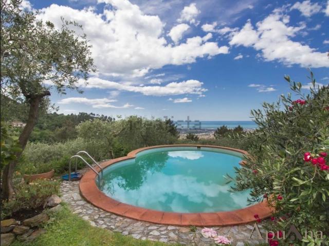 Case e ville in vendita di 243 m² in Via dei Colli, 50