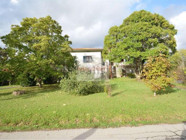 Case e ville in vendita di 243 m² in Via del loreto prima, 200