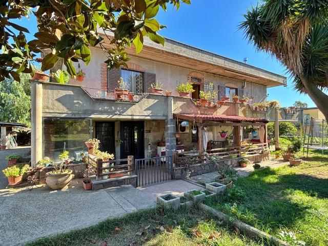 Case e ville in vendita di 243 m² in Via Fobello, 35