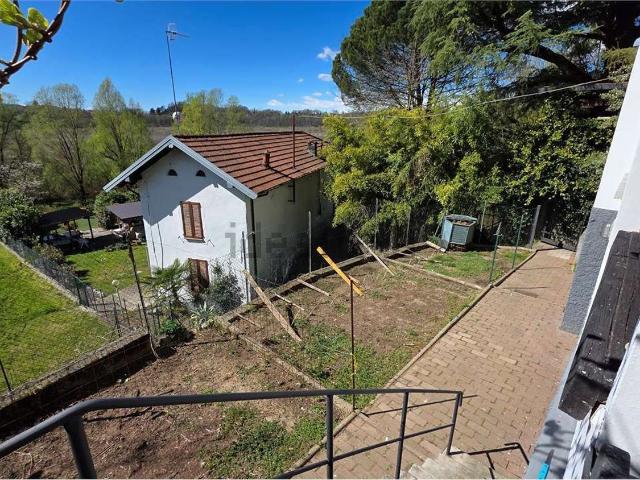 Case e ville in vendita di 243 m² in Via Francesco Daverio