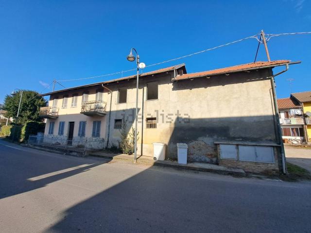 Case e ville in vendita di 243 m² in Via Stazione, 35