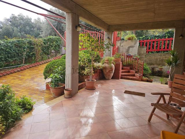 Case e ville in vendita di 243 m² in Via Porziuncola