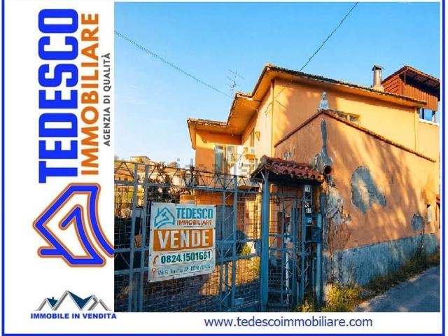 Case e ville in vendita di 243 m² in Via Paolo VI Papa