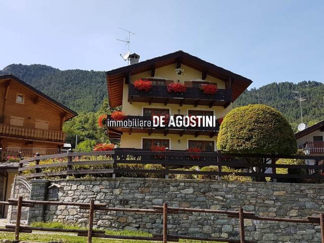 Case e ville in vendita di 243 m² in Frazione Pesan