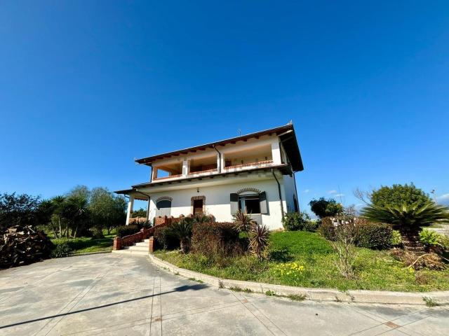 Case e ville in vendita di 244 m²