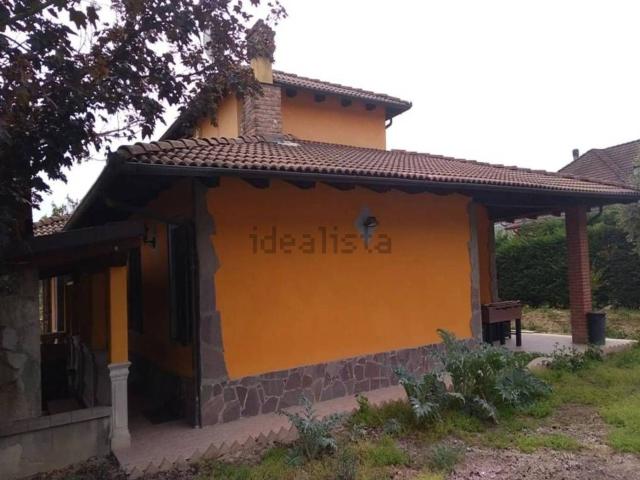 Case e ville in vendita di 244 m² in Via Commendator Michele Thea, 5