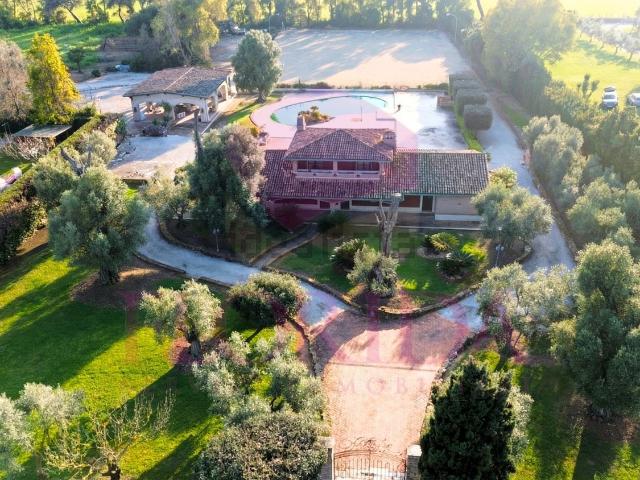 Case e ville in vendita di 244 m² in Via Campo Selva