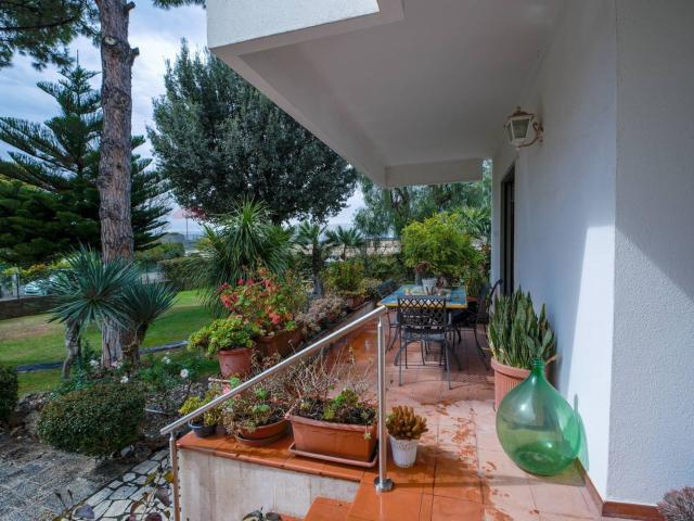 Case e ville in vendita di 244 m² in Via Giuseppe Fanelli, 228