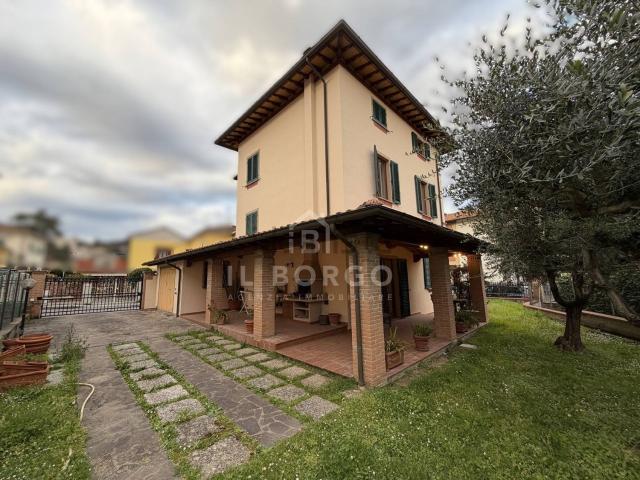 Case e ville in vendita di 244 m² in Via Giovanni Amendola, 12