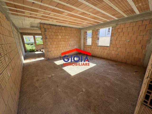 Case e ville in vendita di 244 m² in Via Salvo D&apos Acquisto, 63