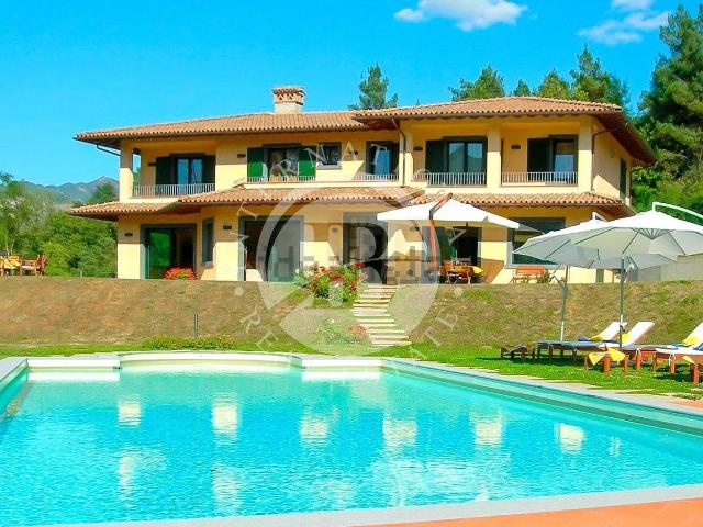 Case e ville in vendita di 245 m²