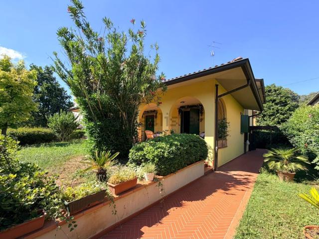Case e ville in vendita di 245 m²