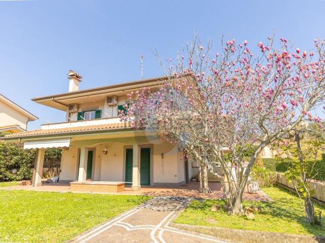 Case e ville in vendita di 245 m² in Via 24 Maggio, 65