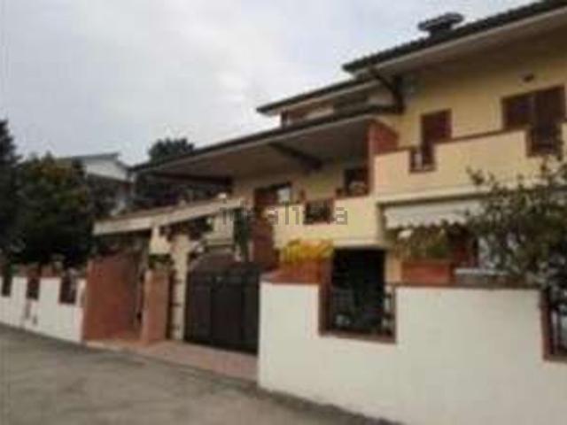 Case e ville in vendita di 245 m² in Via Chiacchiaretta