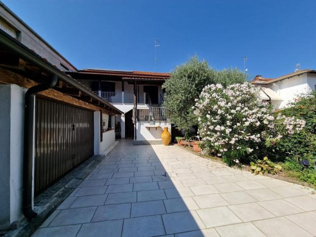 Case e ville in vendita di 245 m² in Via Guglielmo Marconi, 105