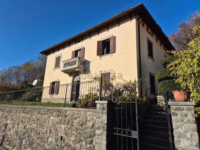 Case e ville in vendita di 245 m² in Via del Canale, 50
