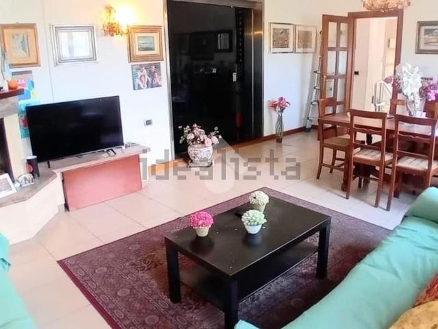 Case e ville in vendita di 245 m² in Via del Rivo