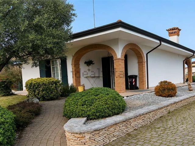 Case e ville in vendita di 245 m² in Via Monte Cavallo, 11