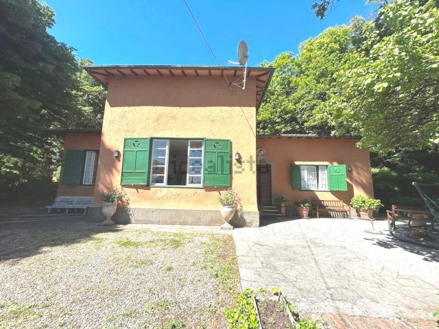 Case e ville in vendita di 245 m² in Via Montecompatri