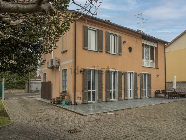 Case e ville in vendita di 245 m² in Via Marconi, 22