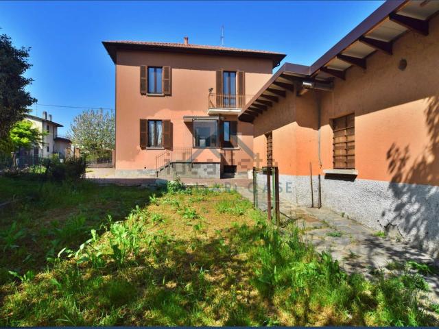 Case e ville in vendita di 245 m² in Via Napoli
