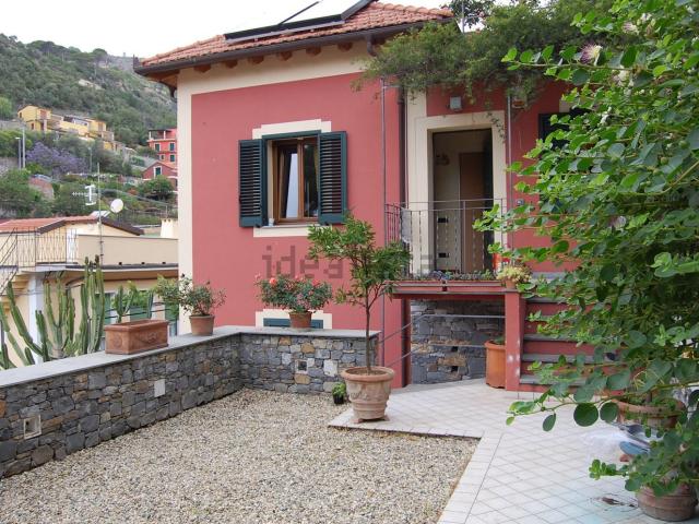 Case e ville in vendita di 245 m² in Via solva