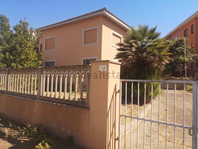 Case e ville in vendita di 245 m² in Via Umbria, 2