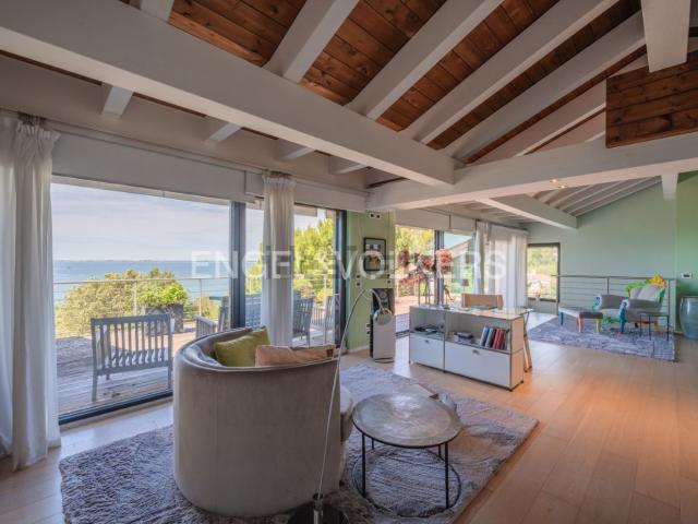 Case e ville in vendita di 245 m² in Frazione Duino, 61